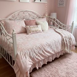 Metal Day Bed + Twin Mattress 