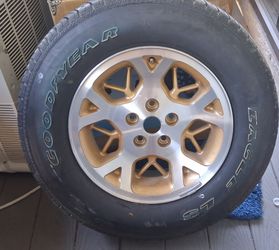 1996–1998 Jeep Grand Cherokee 16x7" OEM "Snowflake" alloy wheel & GoodYear 225/70 r 16