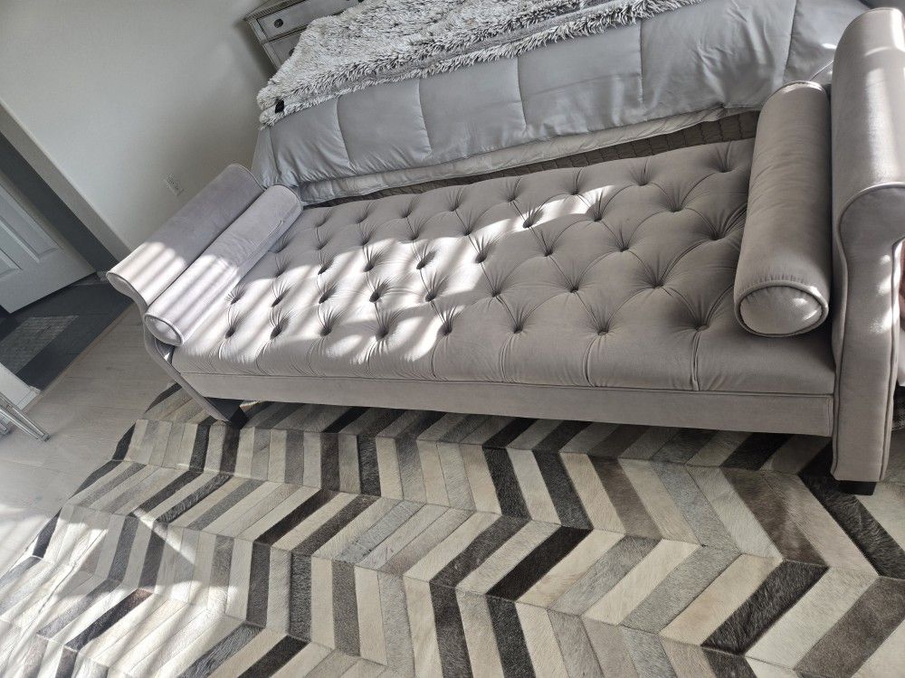 Ottoman/ Bed 
