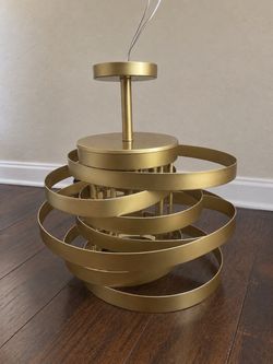 Beautiful Chandelier/ Light Fixture