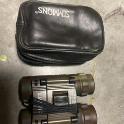 Simmons Realtree Binoculars Model 24100 8X21 FOV 372 @ 1000 Yard