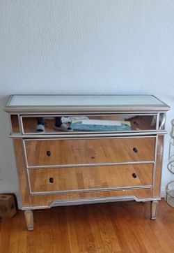 Mirrored dresser