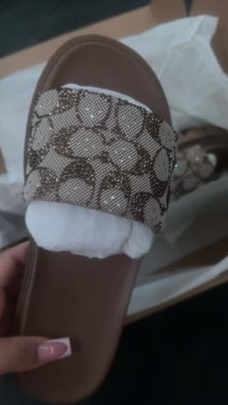 coach slides / size 6 in women