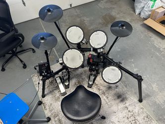 Roland TD-1 with dw2000 double kick, throne, carpet