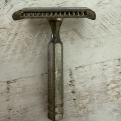 Vintage Ever-Ready Single Edge (SE) safety razor, likely from the early to mid-20th century.  