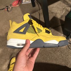 2021 Jordan 4 Retro Lightning 