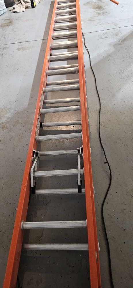 Werner 32 Lader 300 Lb Capacity Model 6232-2