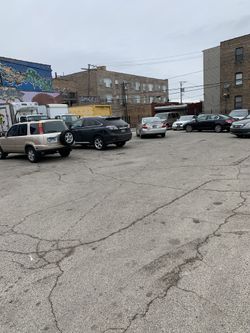 $100 Parking in gated lot for food truck, box truck, vehicle, suv (Chicago)