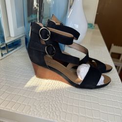 Franco Sarto, size 6.5 platforms, good condition, only worn once, one heel has a small detail shown in the photo.
