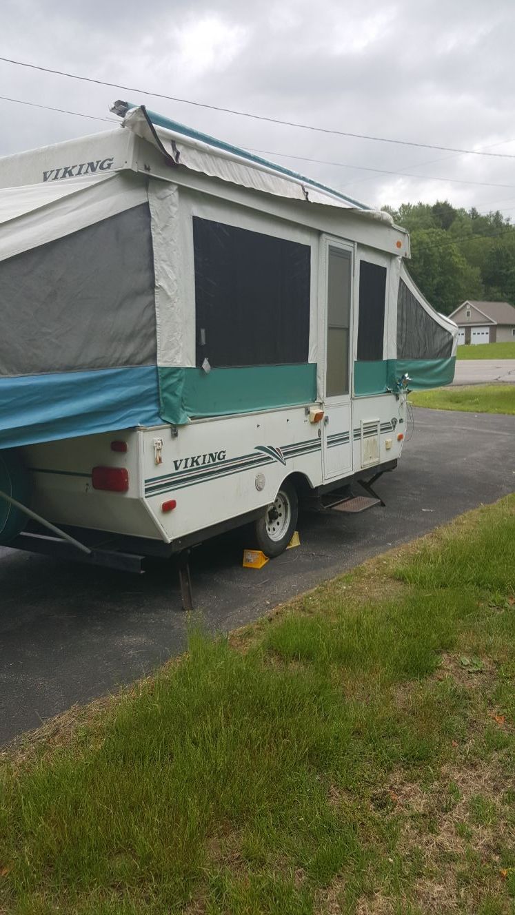1997 Viking 2490 Legend
