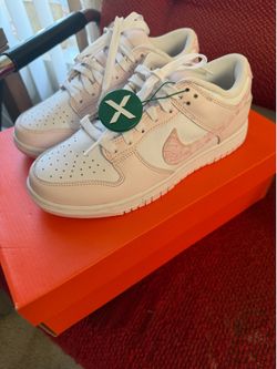 Nike dunks women’s