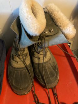 Size 10 1/2 UGG snow boots