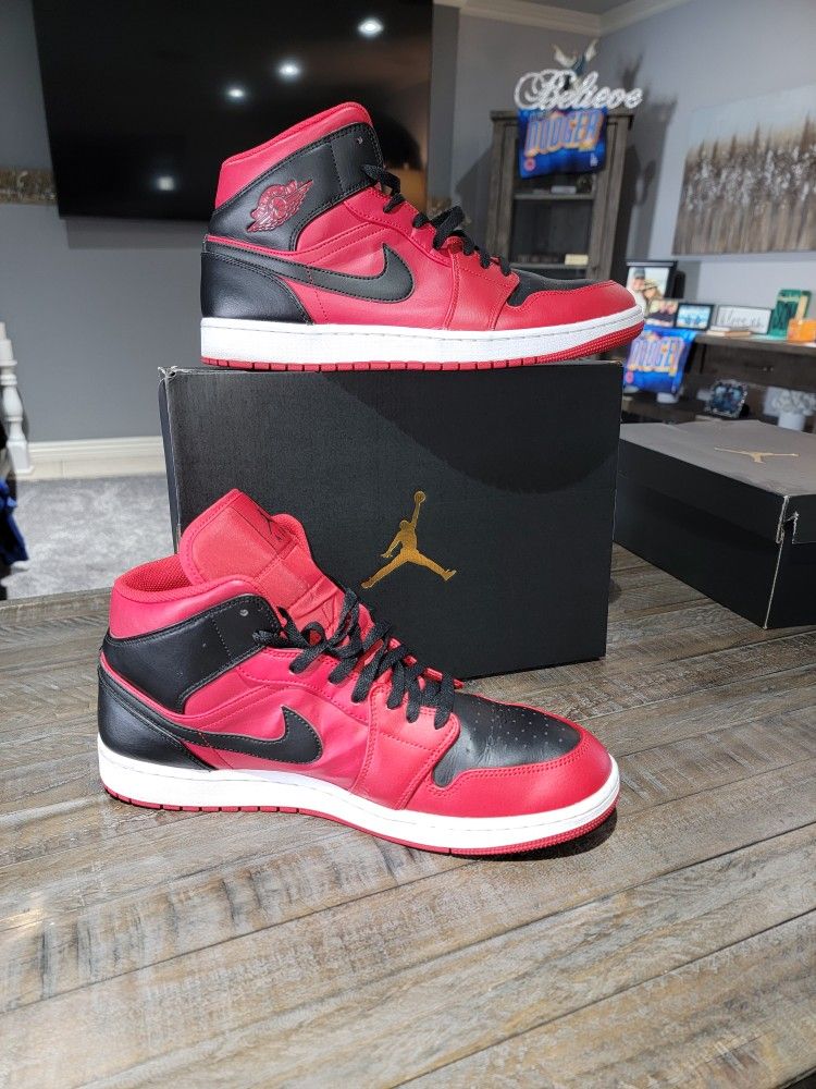 Air Jordan 1 Mid 'Alternate Bred Mens SIZE 13