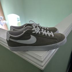 nike blazer low olive