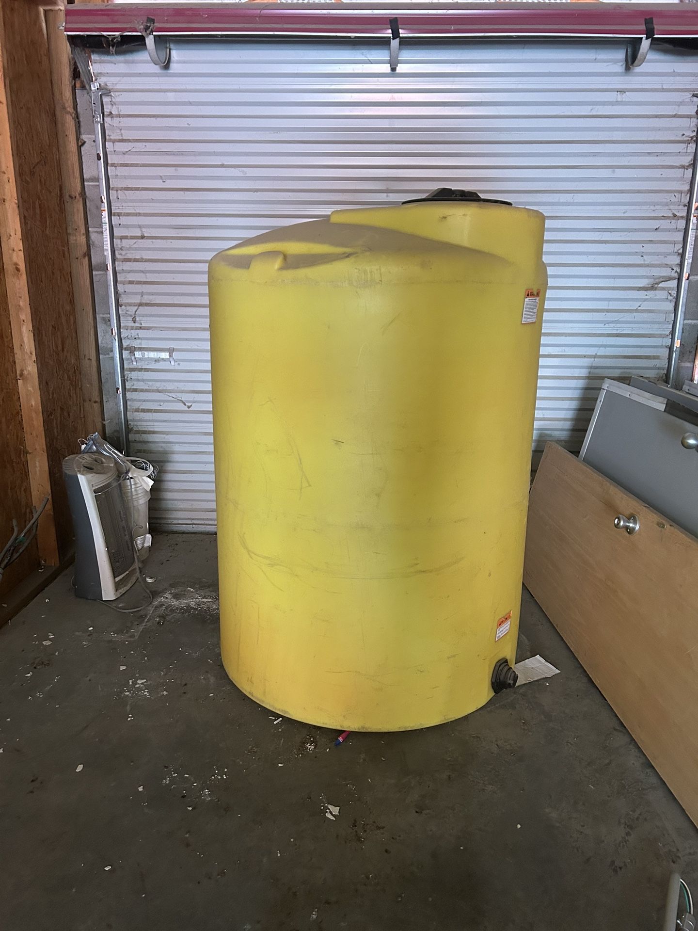 Farmer Poly Pivot Tank