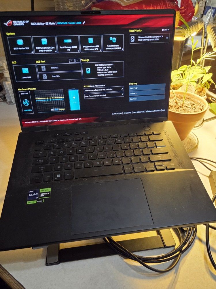 4070 RTX ASUS Rog Zephyrus M16 +Extra