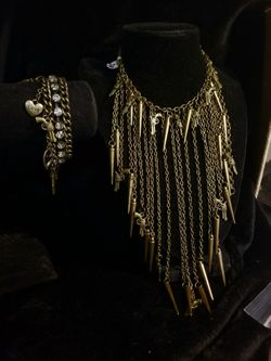 Necklace and bracelet set