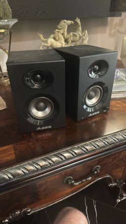 Alesis elevate 3 Monitors