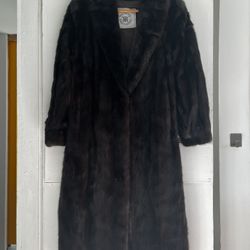Gorgeous vintage genuine Canadian Mink Fur Coat in impeccable condition