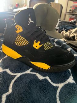 Kids Jordan 4 Retro size 3y