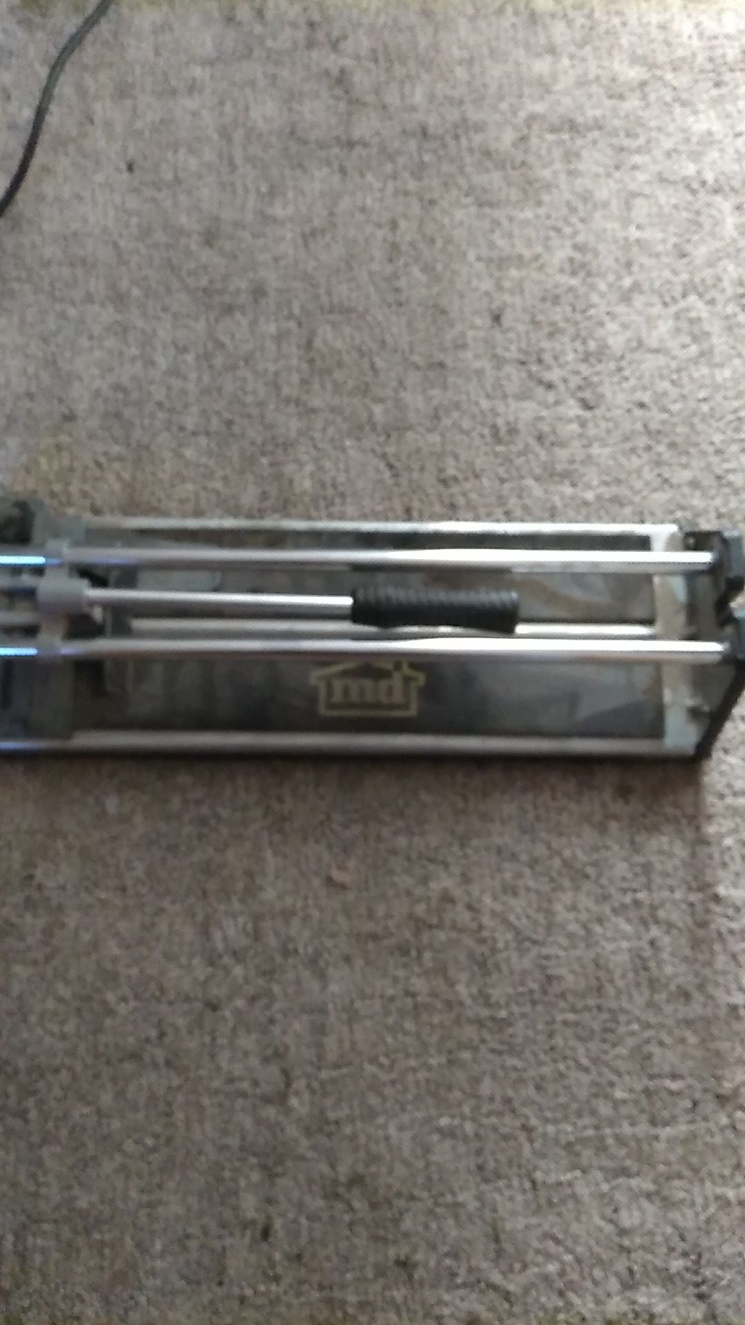 Tile cutter