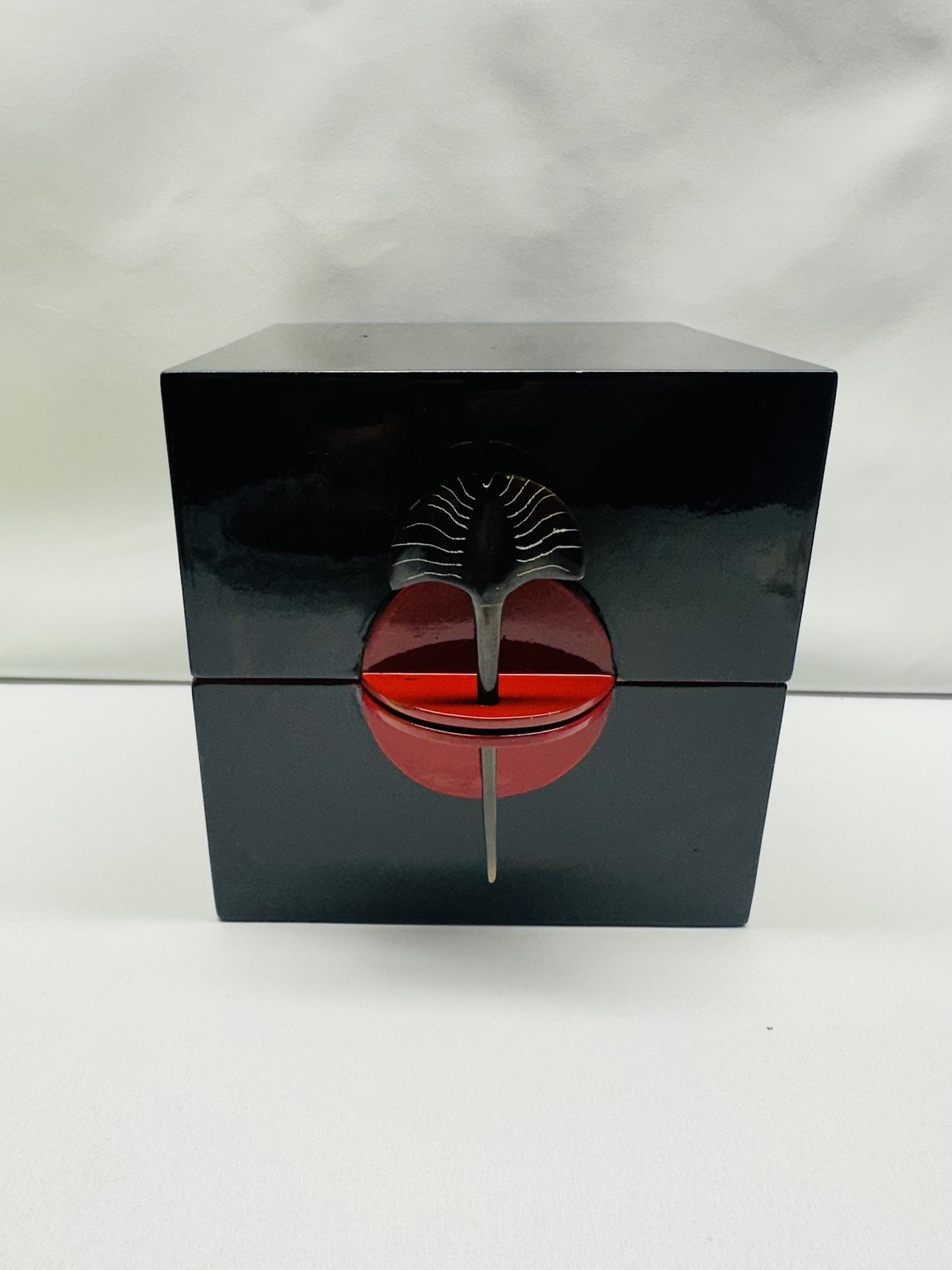 Art Deco Asian Japonisme–Style Black and Red Lacquered Jewelry Box (Circa 1980s)