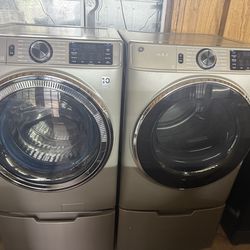 Refurbished washer and dryer electric ⚡️ available with a 60-day warranty. Delivery available at an extra cost.