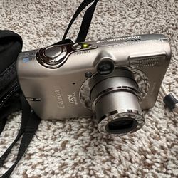 CANON IXY 2000 Is Digital Camera
