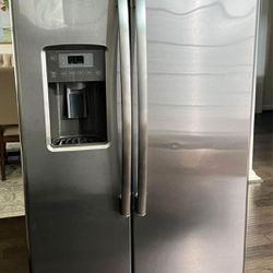 Refrigerator - GE  (25.9 CU Ft) 