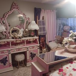Vintage Bedroom Set with Waterbed Mattress and Sliding Table over the bed 