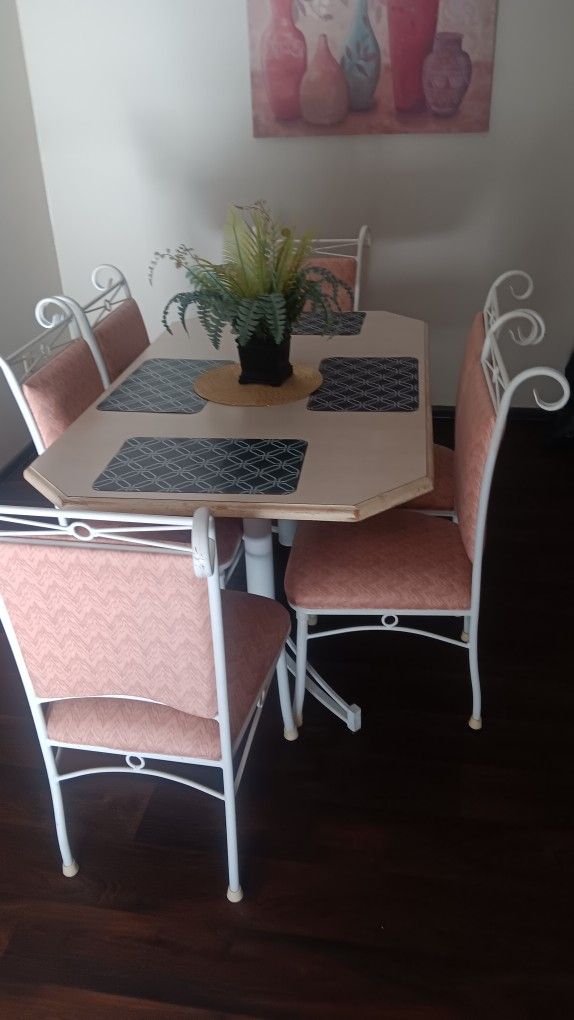 6 Pc. Dining Table!!