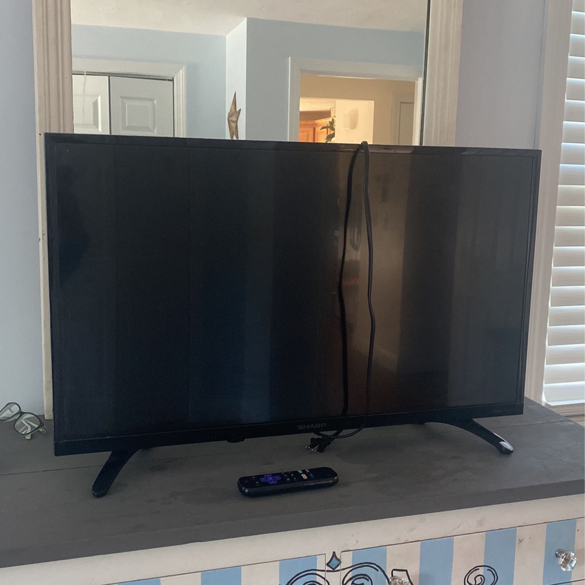 32” Sharp Smart Tv 2 Yrs Old Works Great!!