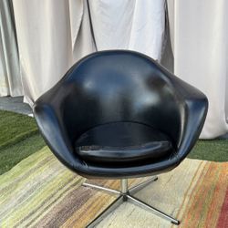 Mid-Century  Swivel Pod Chair