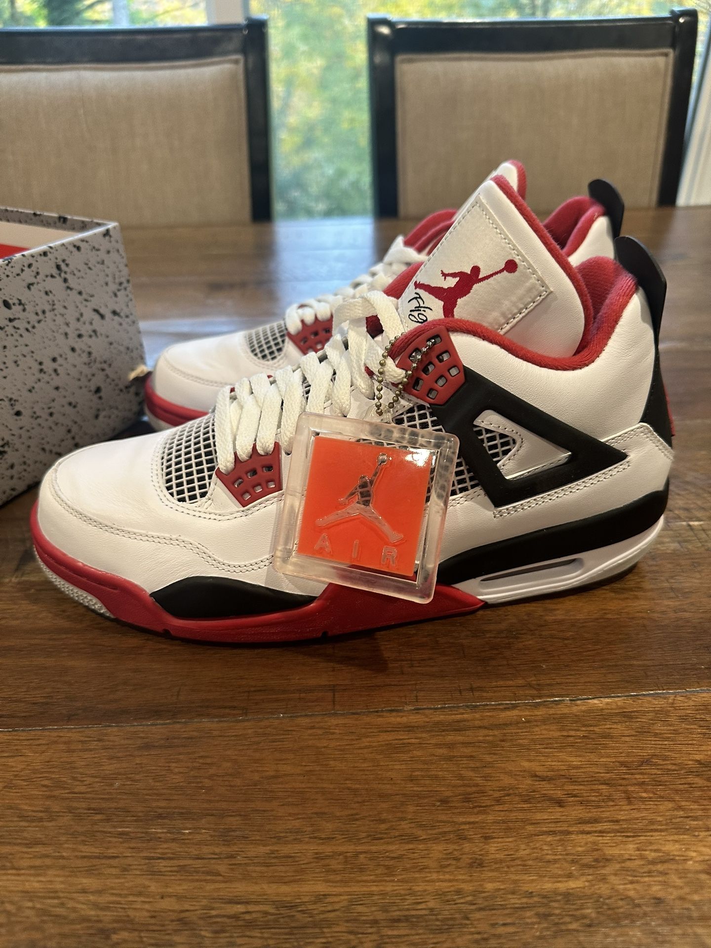 Jordan 4 Fire Red Size 9 (NEW)
