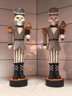 Halloween Skeleton Guard Statues
