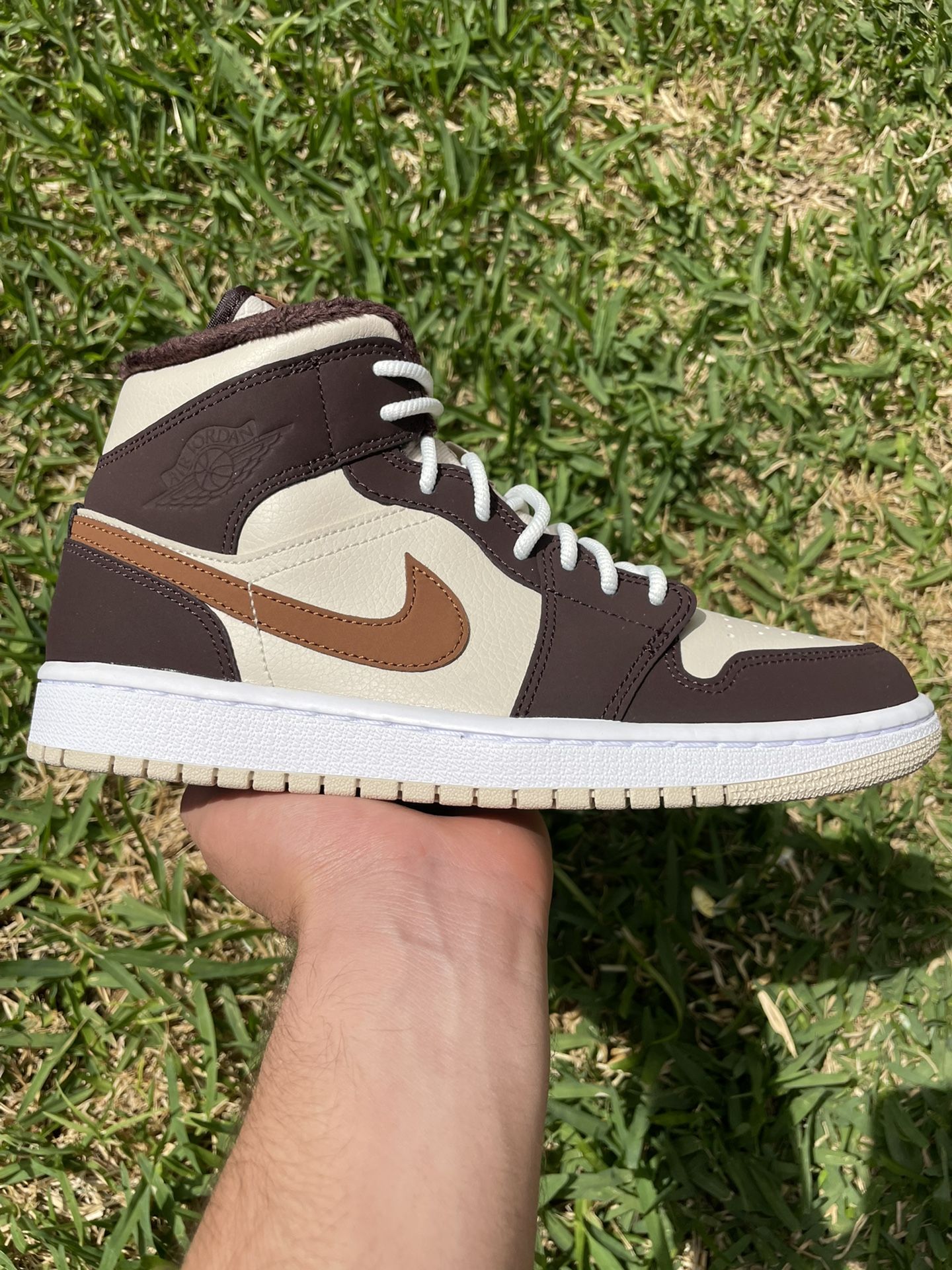 Jordan 1 Mid SE Brown Basalt Oatmeal (W). 100% Authentic, Size 8.5