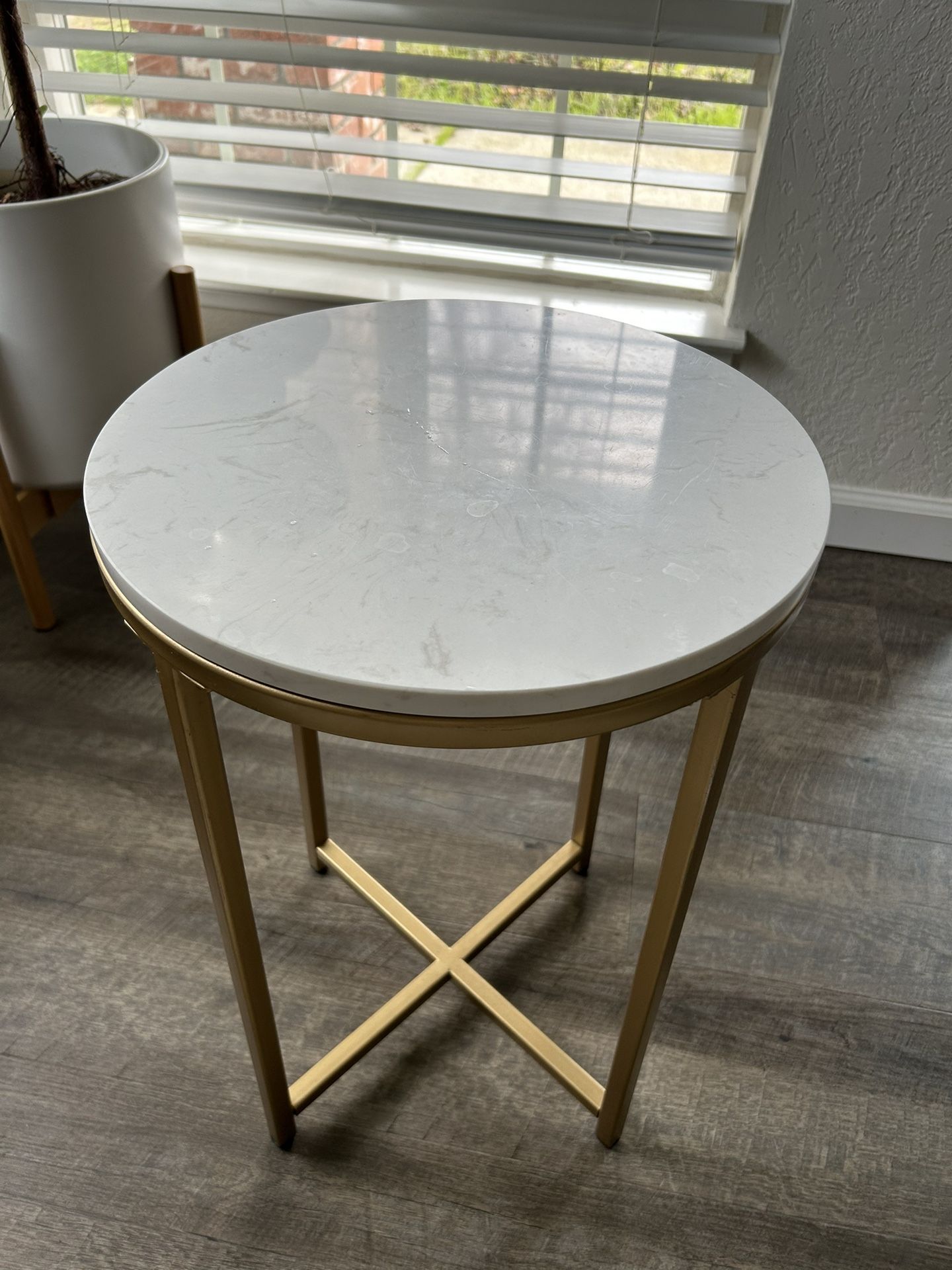 White/Gold Side Table for Sale in Citrus Heights, CA OfferUp