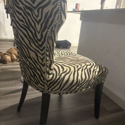2 Studs Zebra Chairs 