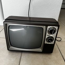 Vintage RCA Tv 13” . Tested . Black And White 