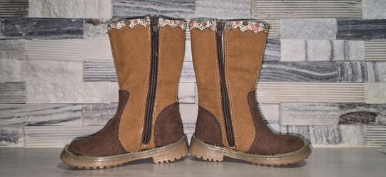 Girls toddler size 8 boots