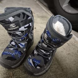 Kids Snowboots Size 10