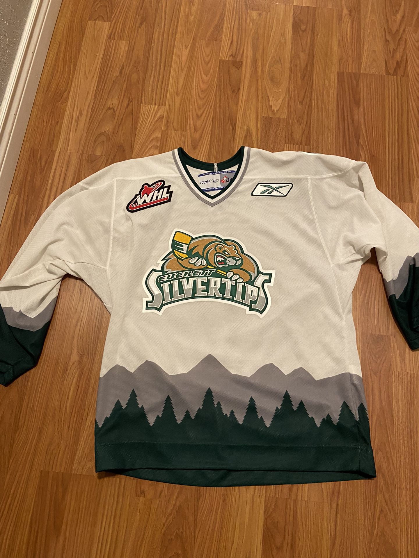 Everett Silver tips Jersey