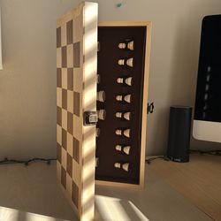 Mobile Classic Wooden Chess Set with Chess Pieces