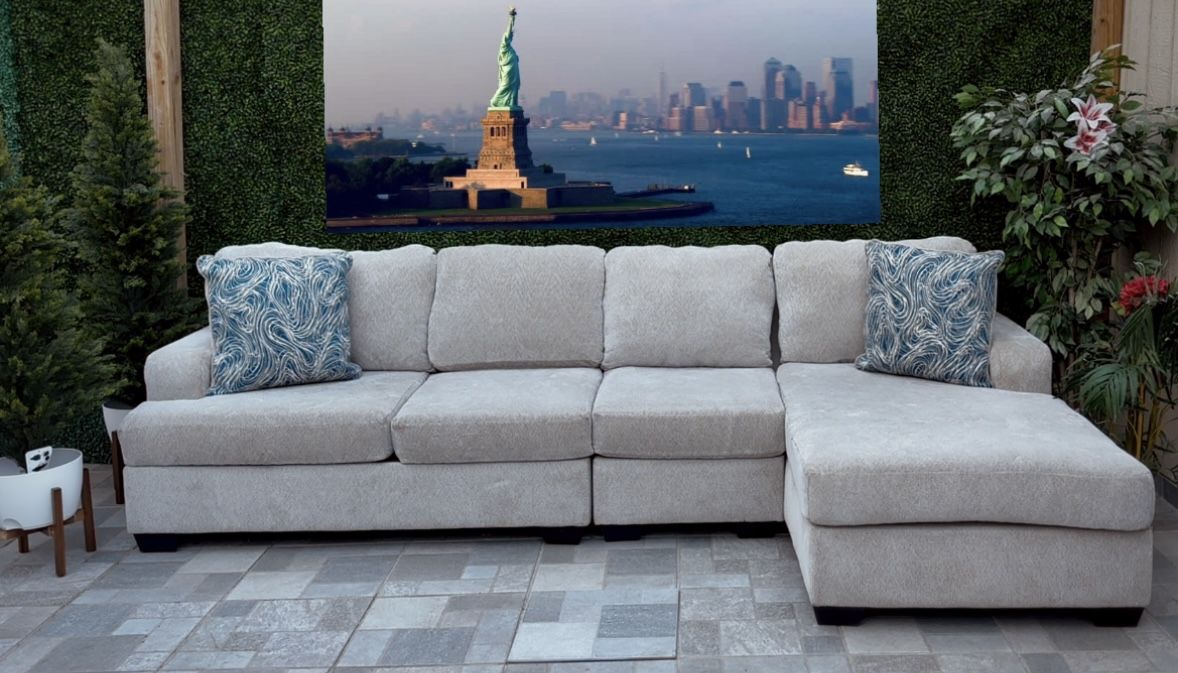 (Free Delivery 🚚) Gray Ashley Furniture 3-Piece Sectional Couch w/Chaise