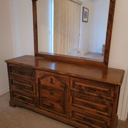 Dresser With Mirror 