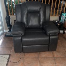 Like New Recliner! With USB Charger