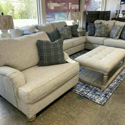 Traemore Linen Living Room Set