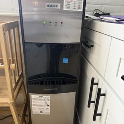 Igloo Bottom Load Water Dispensor 