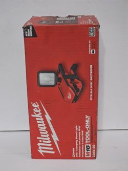 Milwaukee M18 18-Volt 2000 Lumens Lithium-Ion Cordless Rover LED Clamping Flood Light (Tool Only)Brand New 