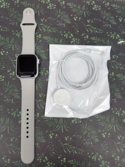 Apple Watch Series 8 41mm GPS Smartwatch (Used - Certified Pre Owned) - 6 month warranty Included